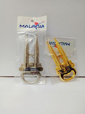 Pembuka Tutup Botol Menara Petronas Bottle Opener Souvenir Cantik Impor Malaysia Twin Towers – A239