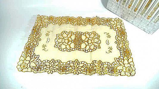 Taplak Meja 30 x 45 cm Gold Silver Table Mat Ukiran Motif Random – A332